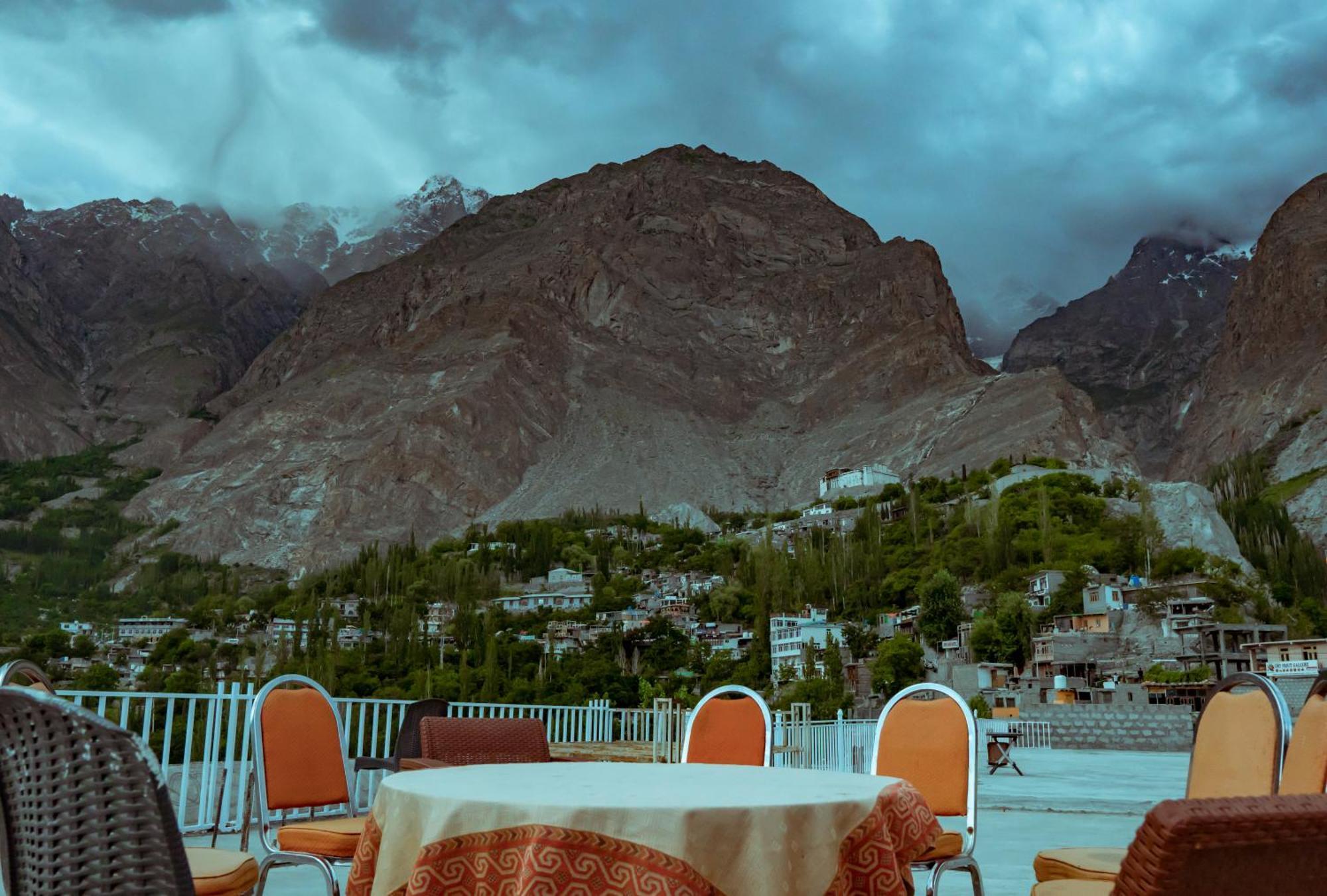 Hilltop Hotel, Hunza Karimabad (Hunza) Exterior foto