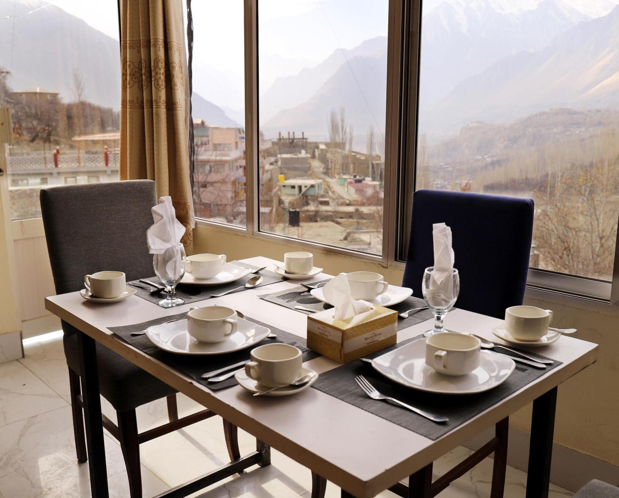 Hilltop Hotel, Hunza Karimabad (Hunza) Exterior foto